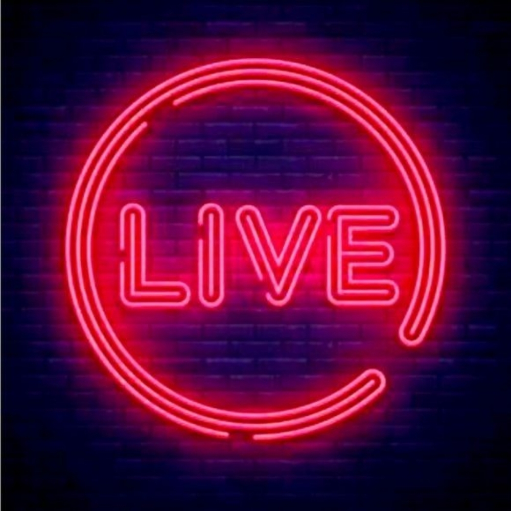 I'm Live!! Come Hang Out!!